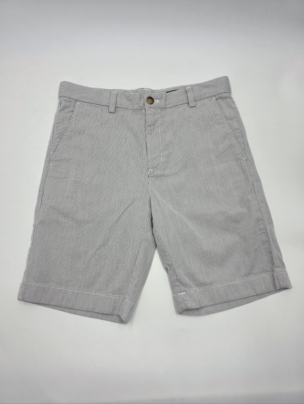 Vineyard Vines boys' gray stripe shorts size 12